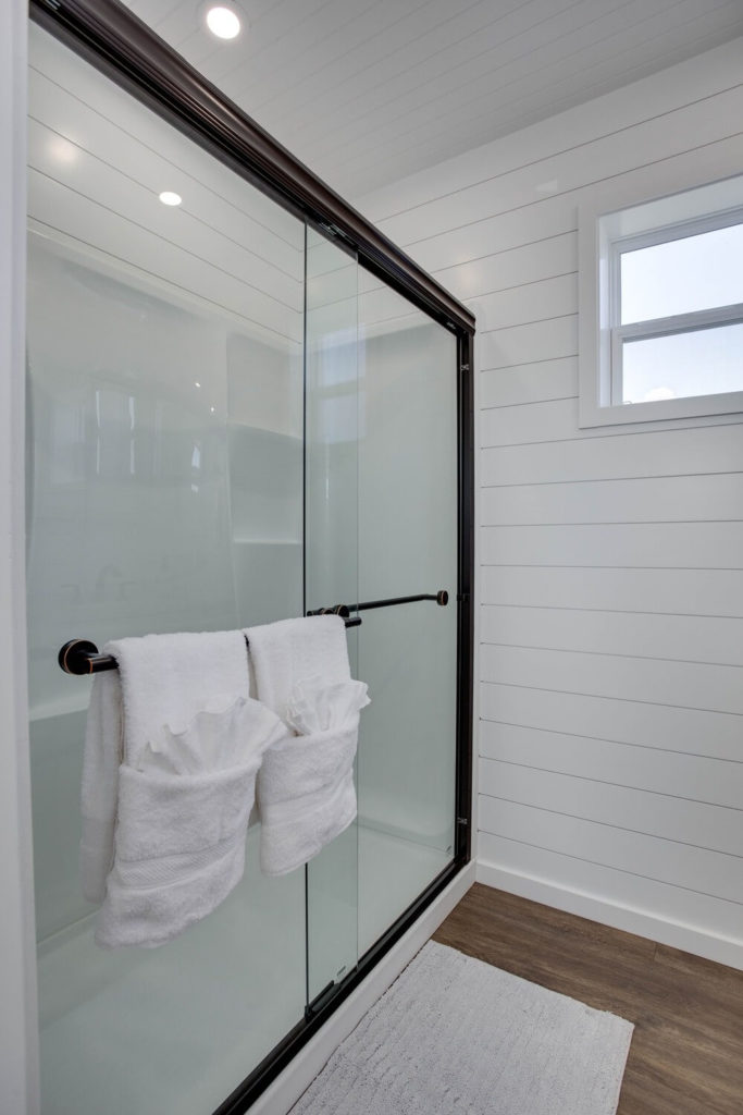 Kent Narrows Houseboat Rental - Bathroom